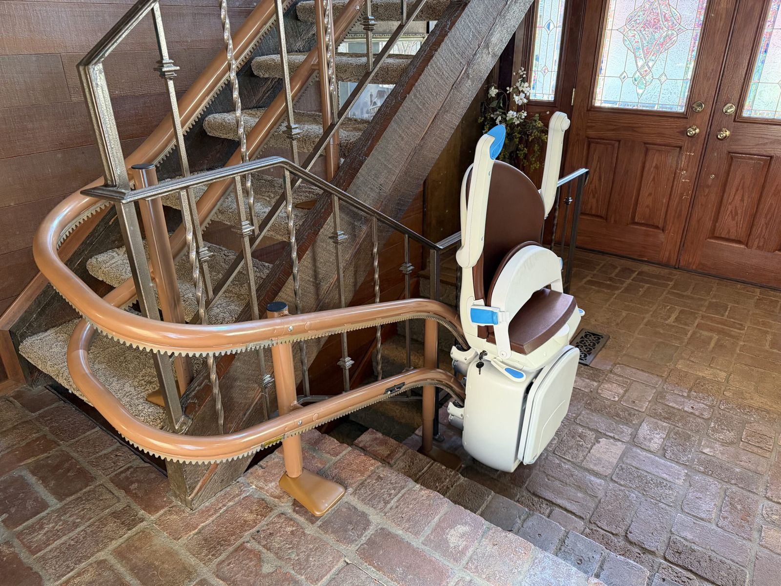 Curved stairlift at the top landing
